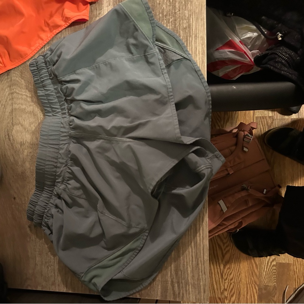 Lululemon Hotty Hot Low-Rise 2.5 inch shorts